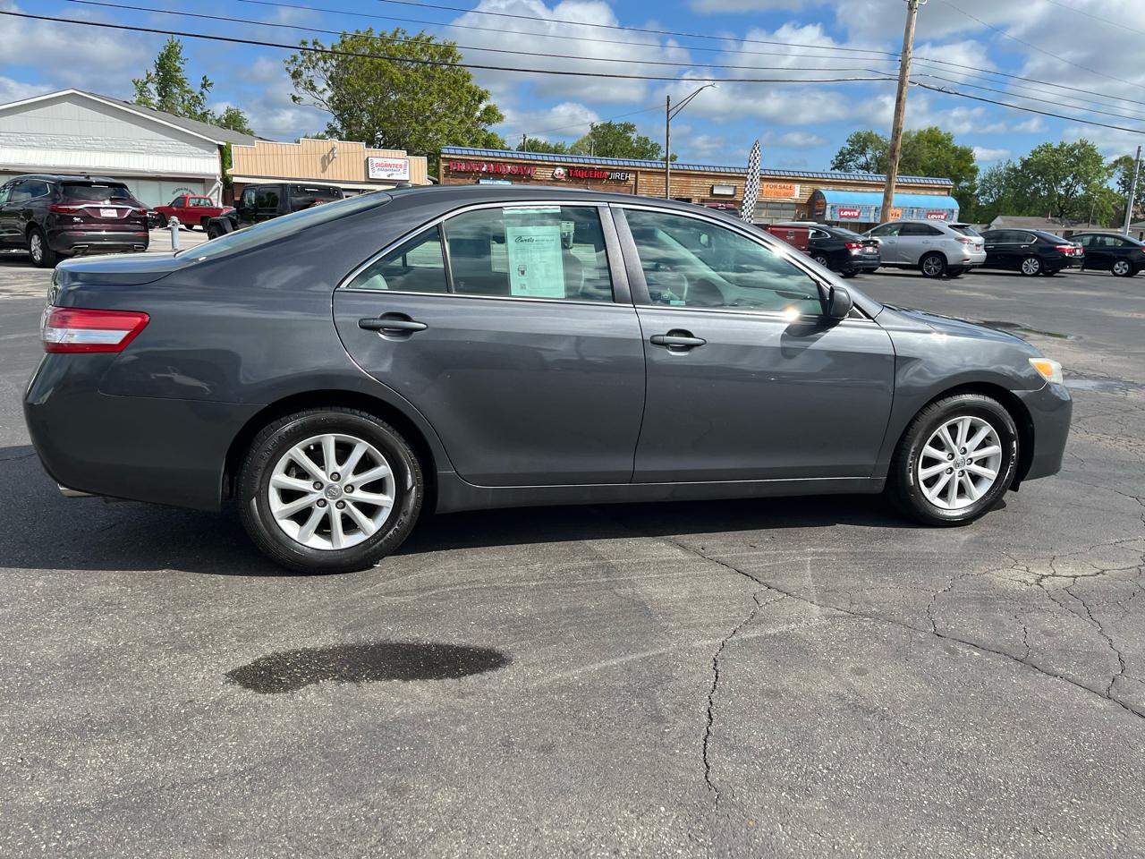 Toyota Camry Base 6-Spd AT 2011