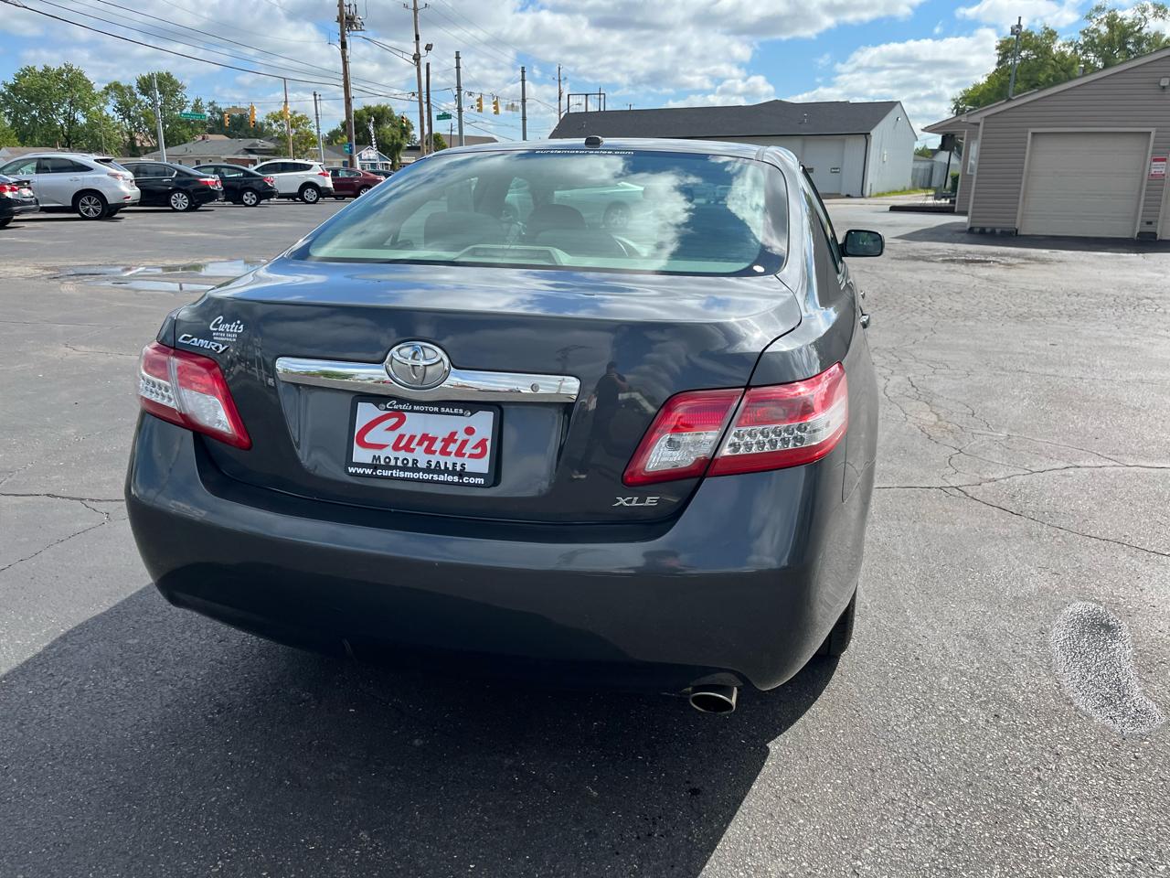 Toyota Camry Base 6-Spd AT 2011