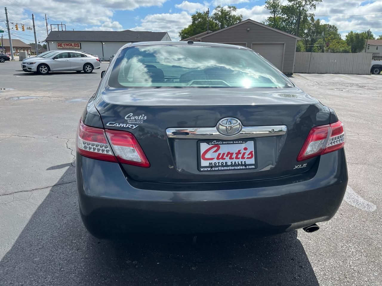 Toyota Camry Base 6-Spd AT 2011