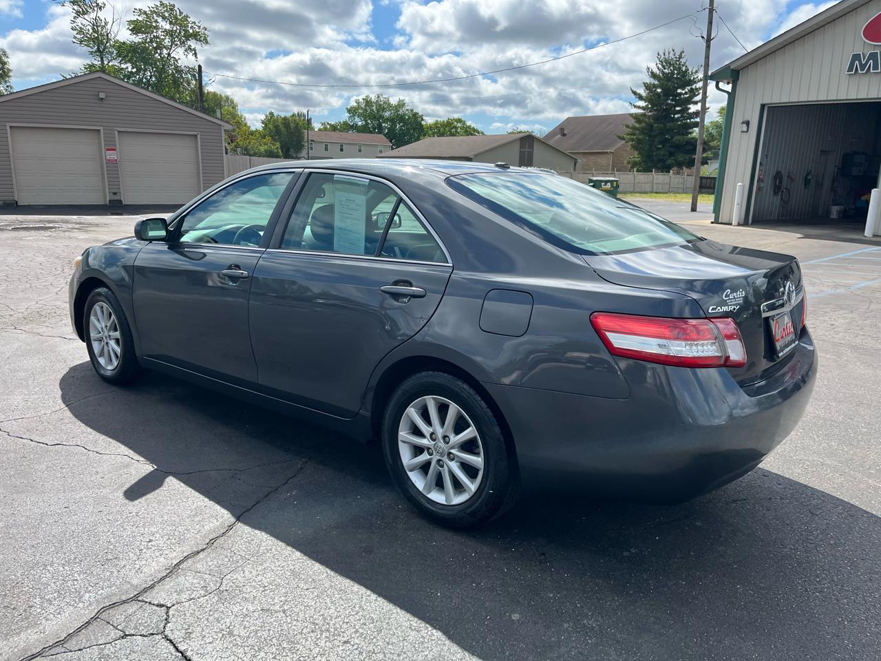 Toyota Camry Base 6-Spd AT 2011