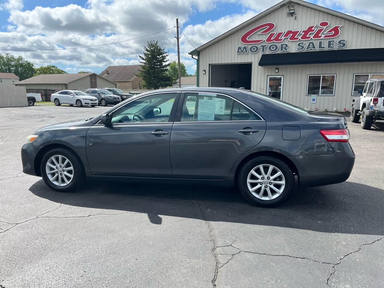Toyota Camry Base 6-Spd AT 2011