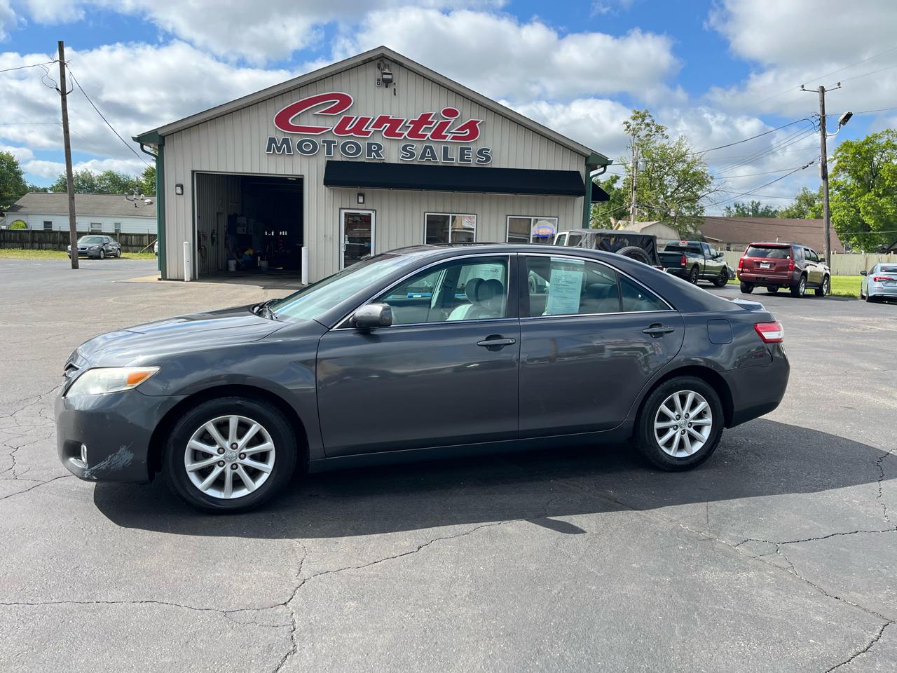 Toyota Camry Base 6-Spd AT 2011