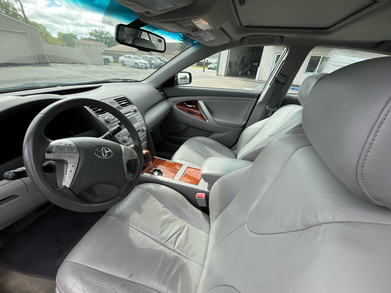 Toyota Camry Base 6-Spd AT 2011
