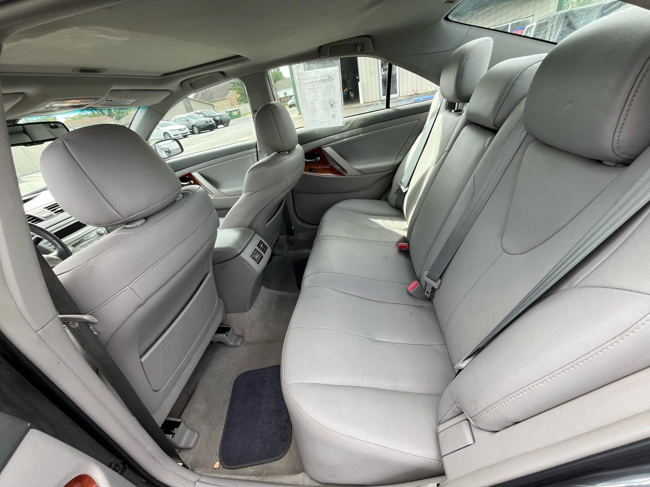 Toyota Camry Base 6-Spd AT 2011