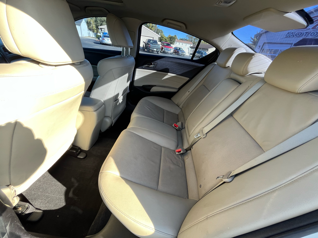 Acura ILX 5-Spd AT w/ Premium Package 2013 Acura ILX 5-Spd AT w/ Premium Package 2013