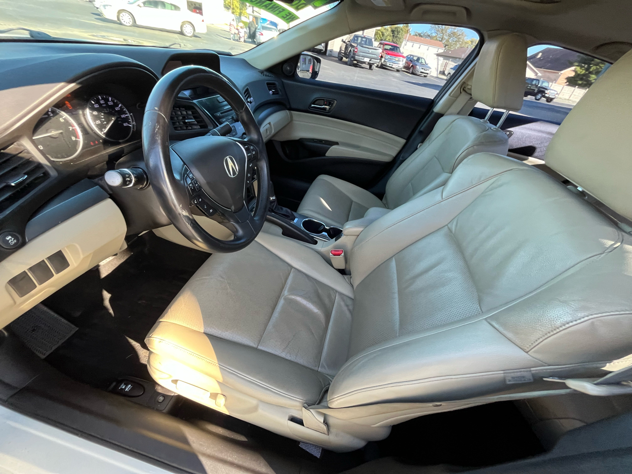 Acura ILX 5-Spd AT w/ Premium Package 2013 Acura ILX 5-Spd AT w/ Premium Package 2013