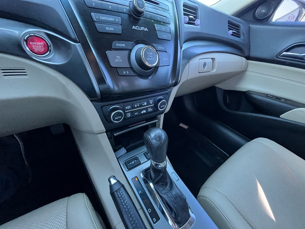 Acura ILX 5-Spd AT w/ Premium Package 2013 Acura ILX 5-Spd AT w/ Premium Package 2013