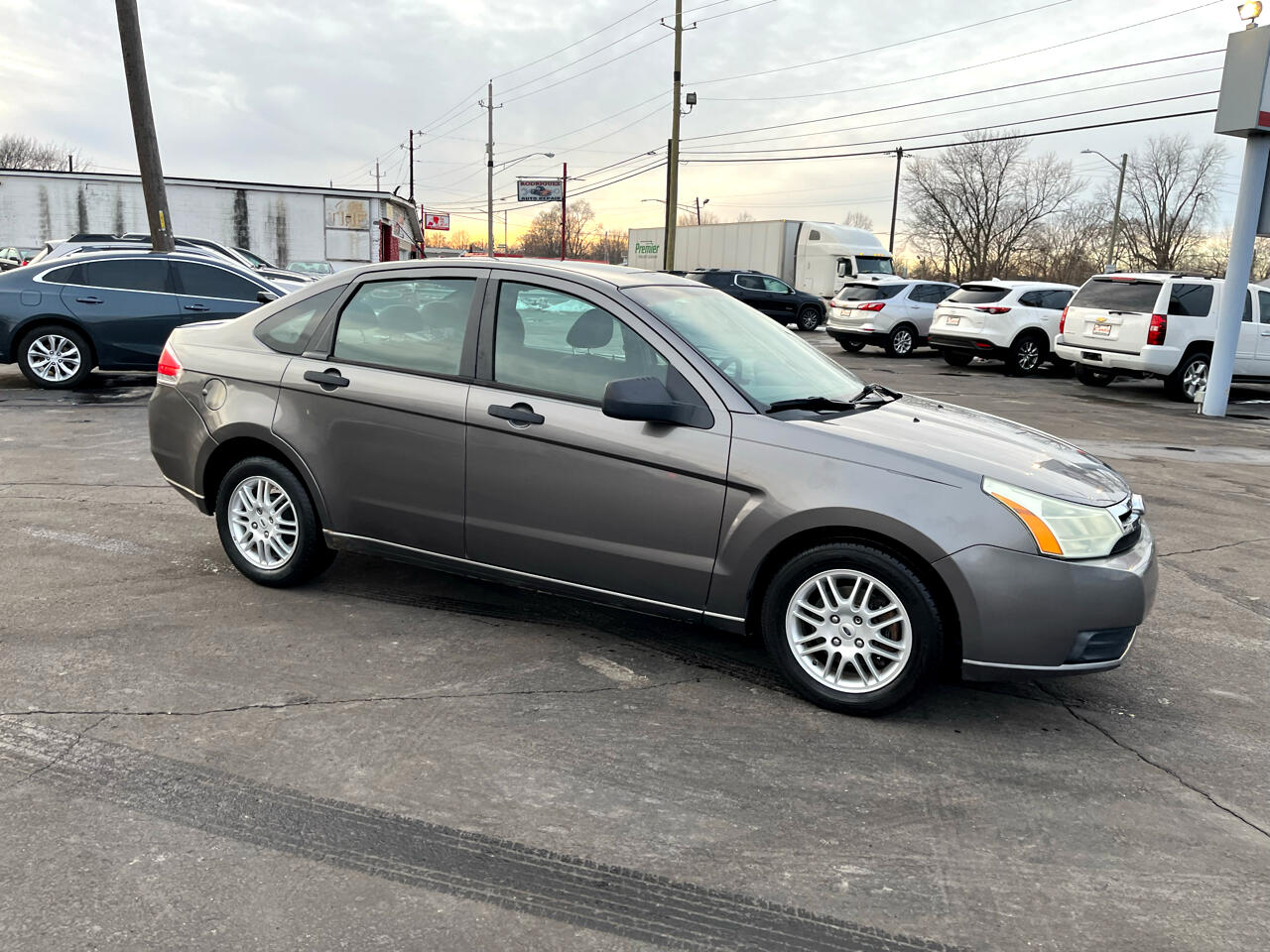 Ford Focus SE Sedan 2011