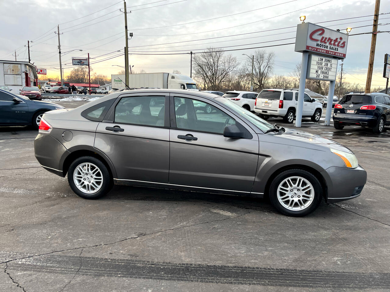 Ford Focus SE Sedan 2011