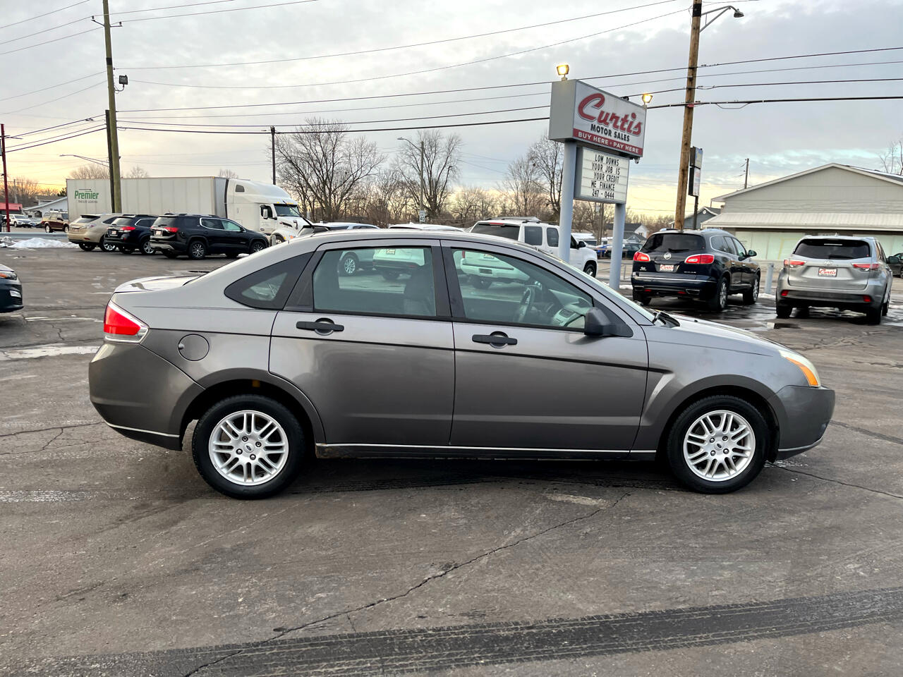 Ford Focus SE Sedan 2011
