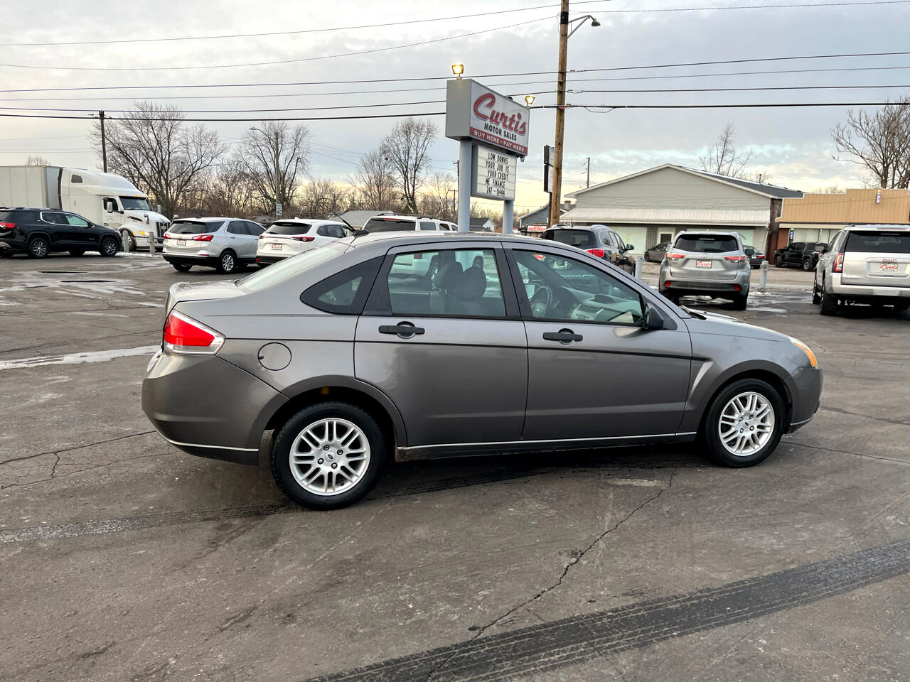 Ford Focus SE Sedan 2011