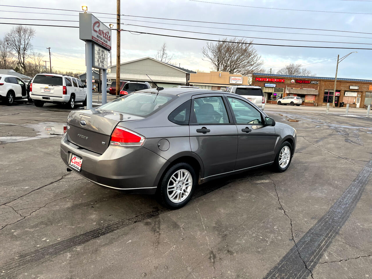 Ford Focus SE Sedan 2011