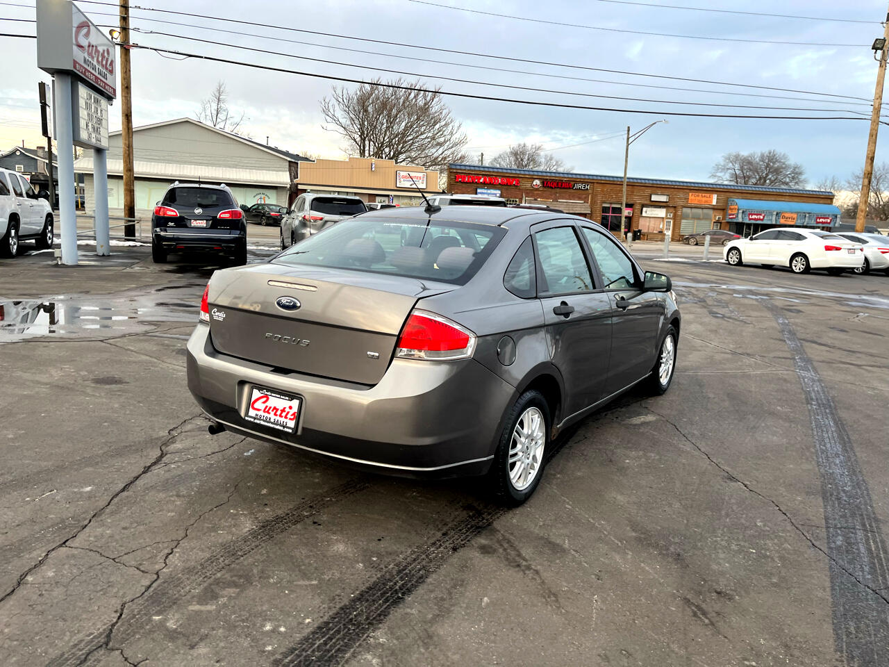 Ford Focus SE Sedan 2011