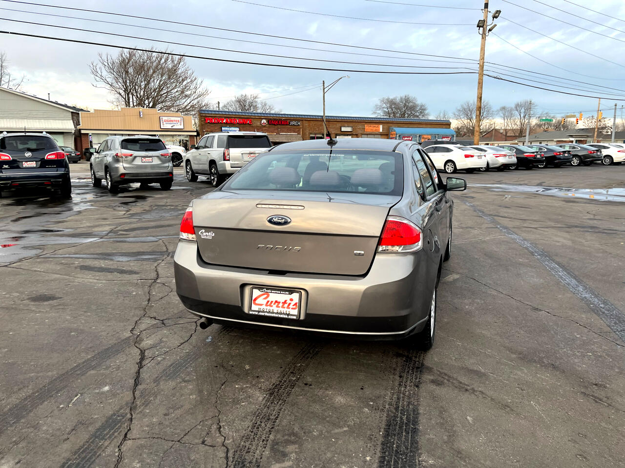 Ford Focus SE Sedan 2011