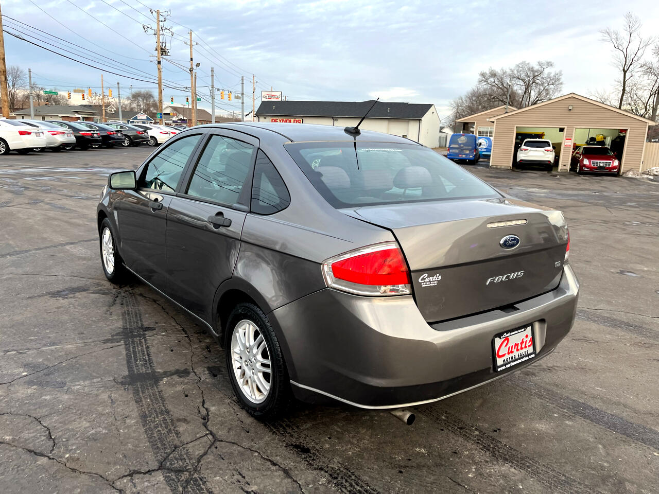 Ford Focus SE Sedan 2011