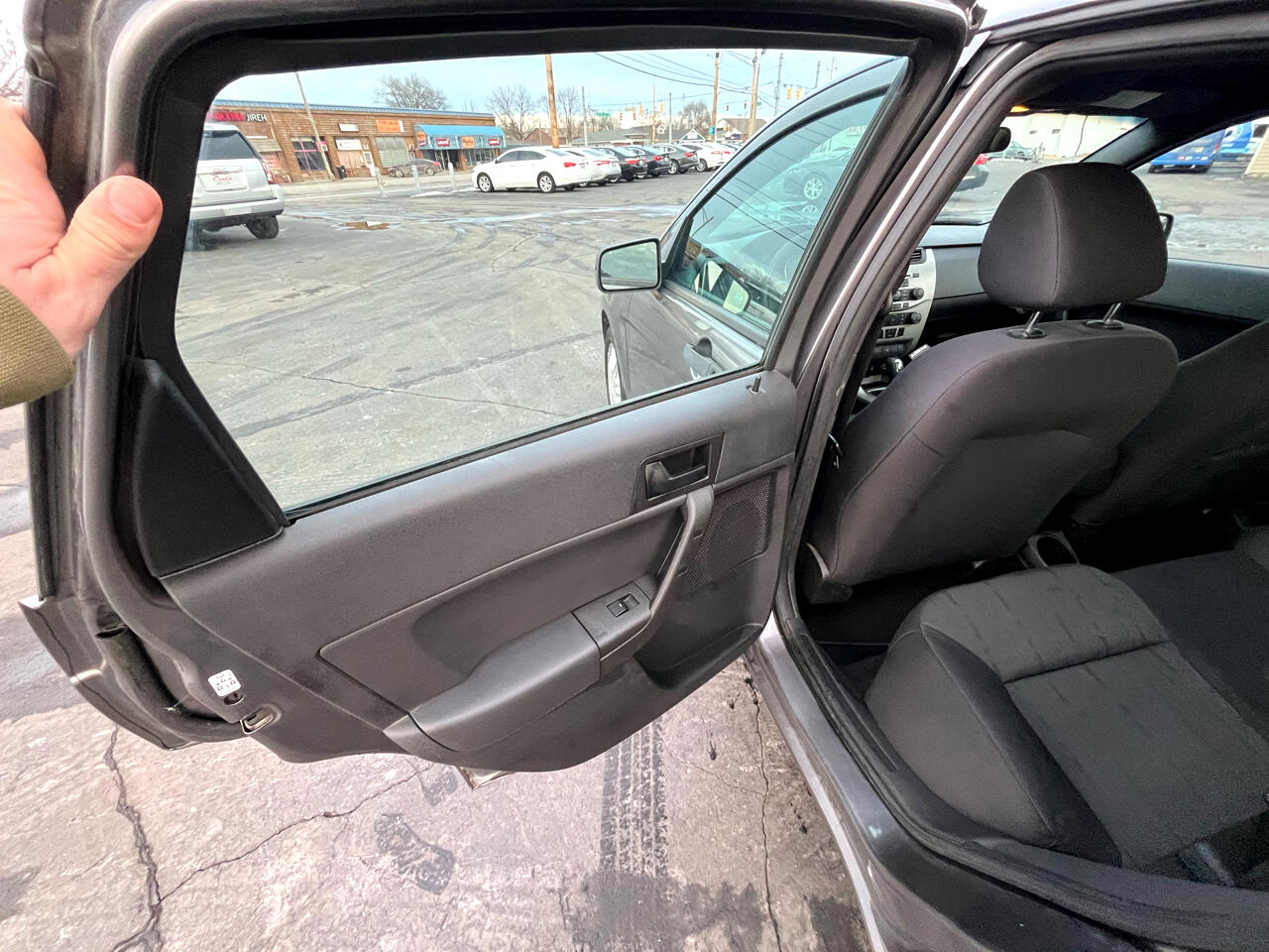 Ford Focus SE Sedan 2011