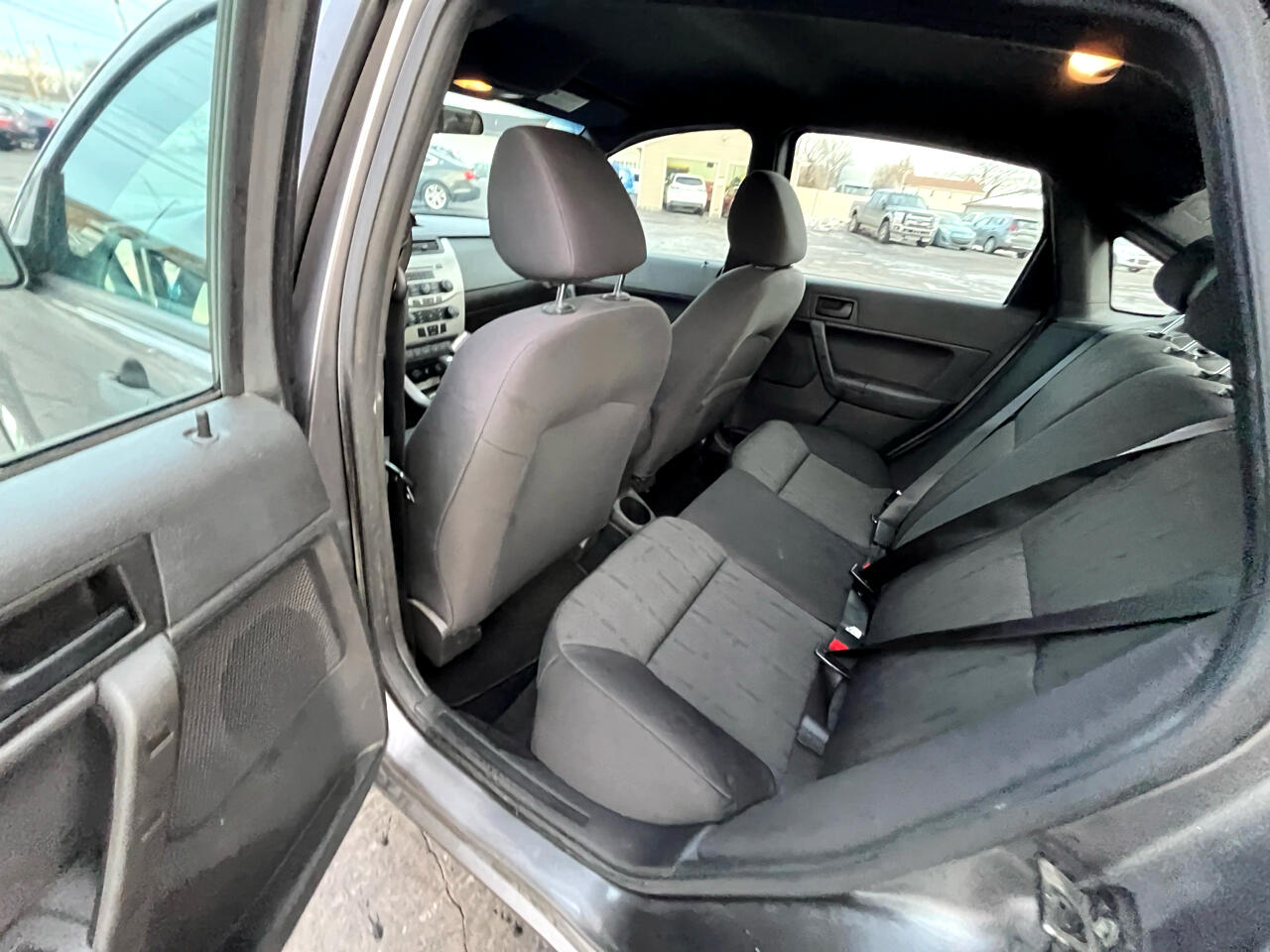 Ford Focus SE Sedan 2011