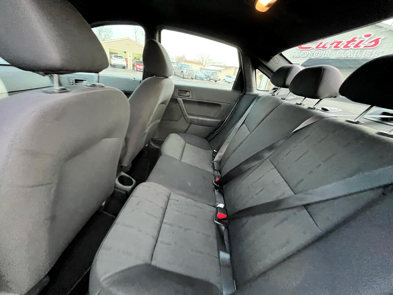 Ford Focus SE Sedan 2011