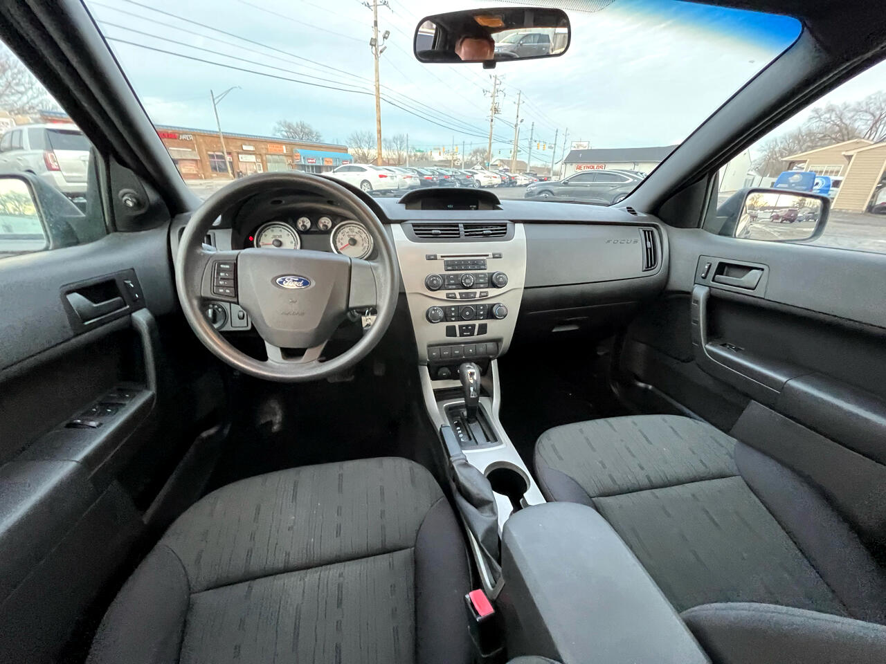 Ford Focus SE Sedan 2011