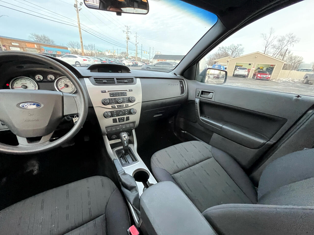 Ford Focus SE Sedan 2011