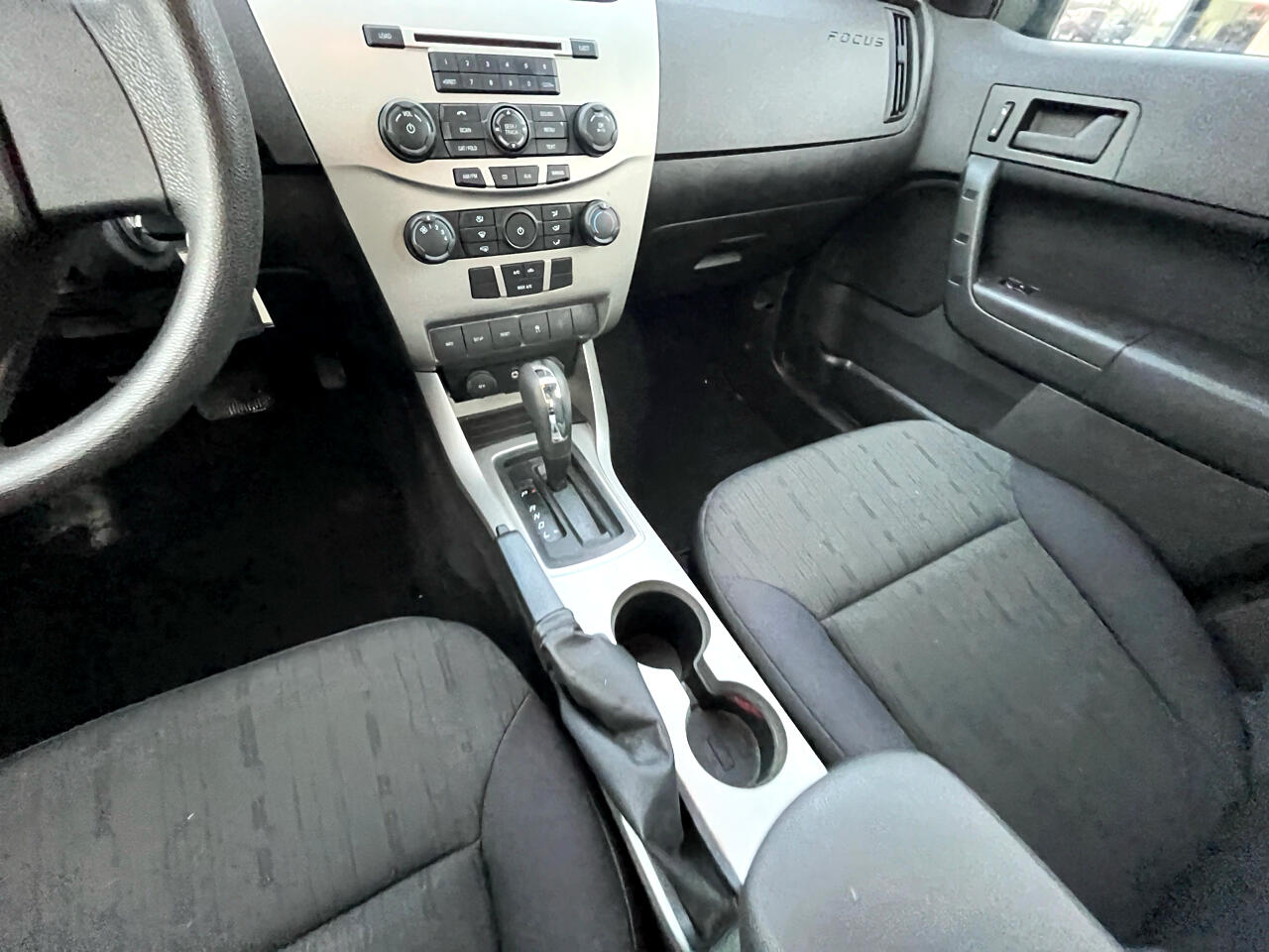 Ford Focus SE Sedan 2011