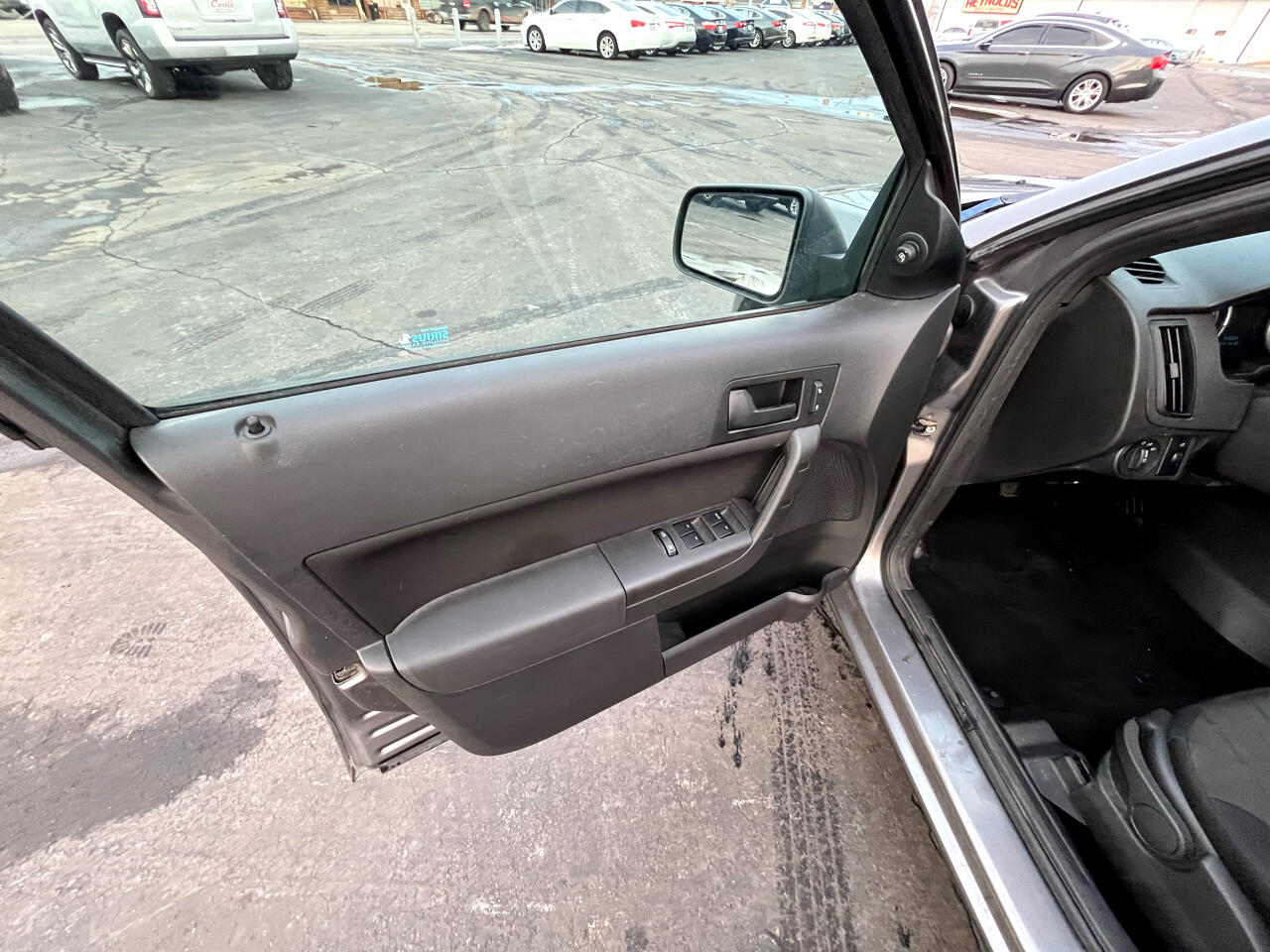 Ford Focus SE Sedan 2011