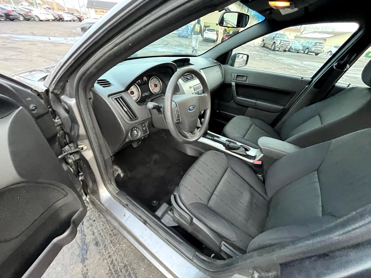 Ford Focus SE Sedan 2011