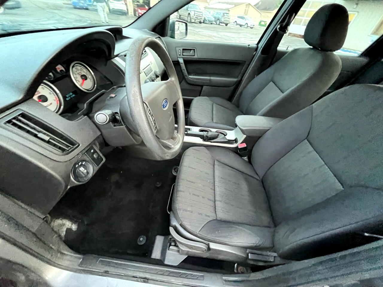Ford Focus SE Sedan 2011