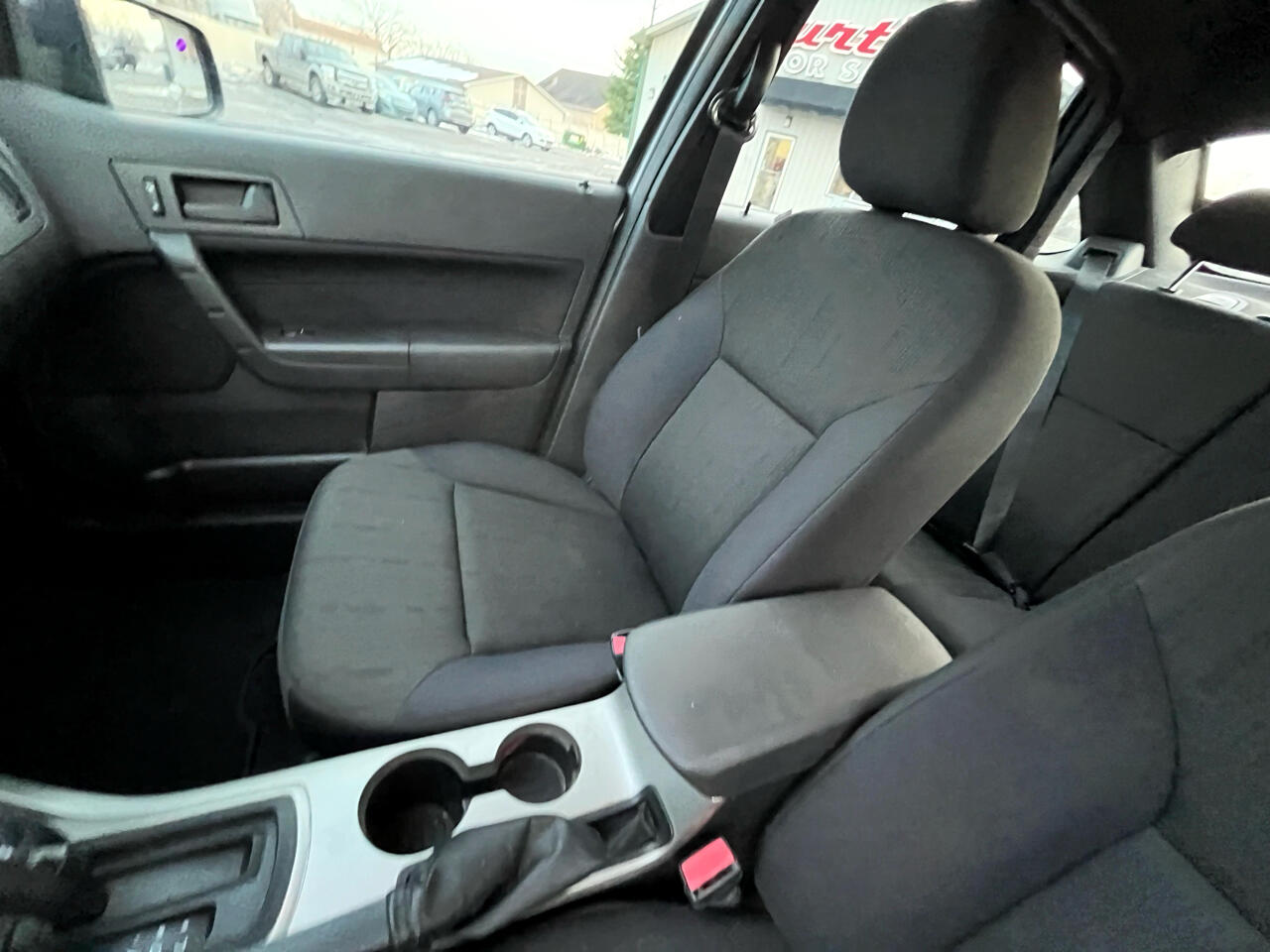 Ford Focus SE Sedan 2011