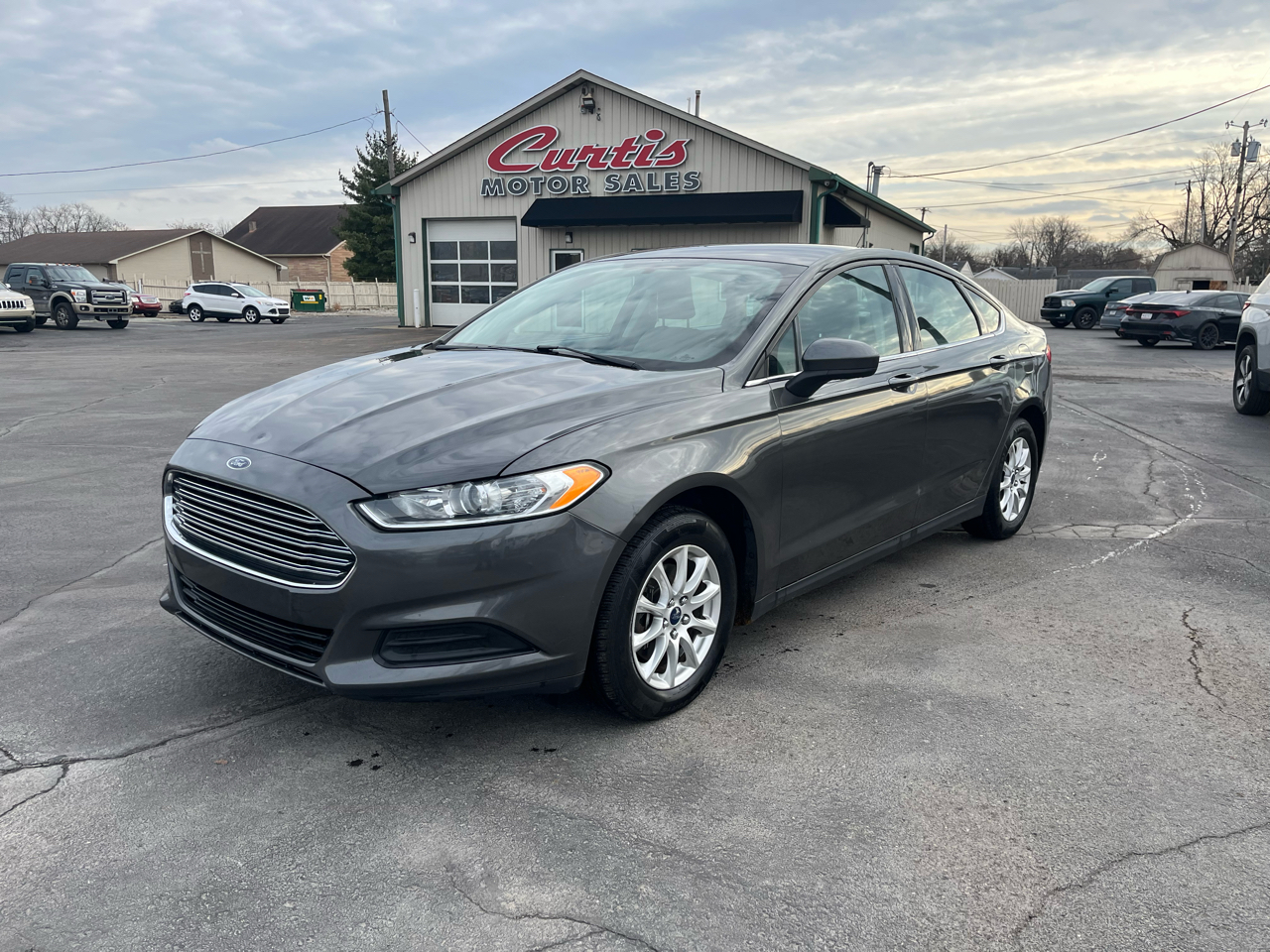 Ford Fusion S 2016