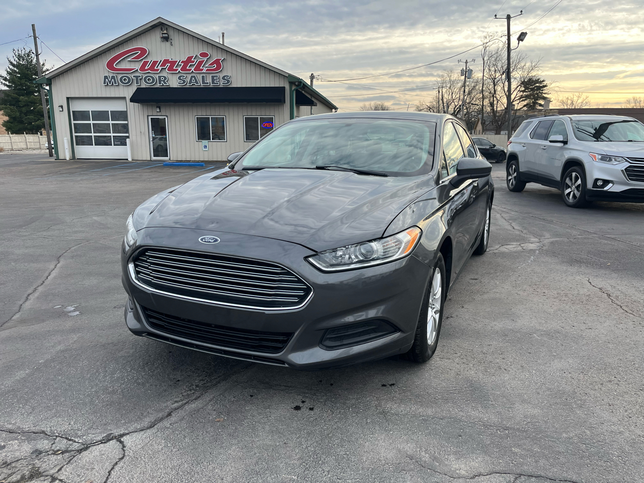 Ford Fusion S 2016