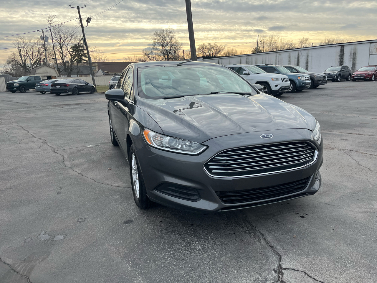 Ford Fusion S 2016
