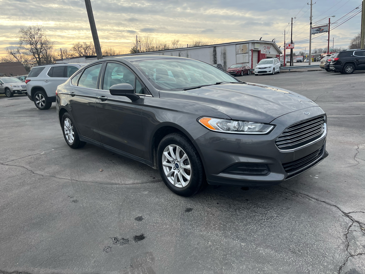 Ford Fusion S 2016