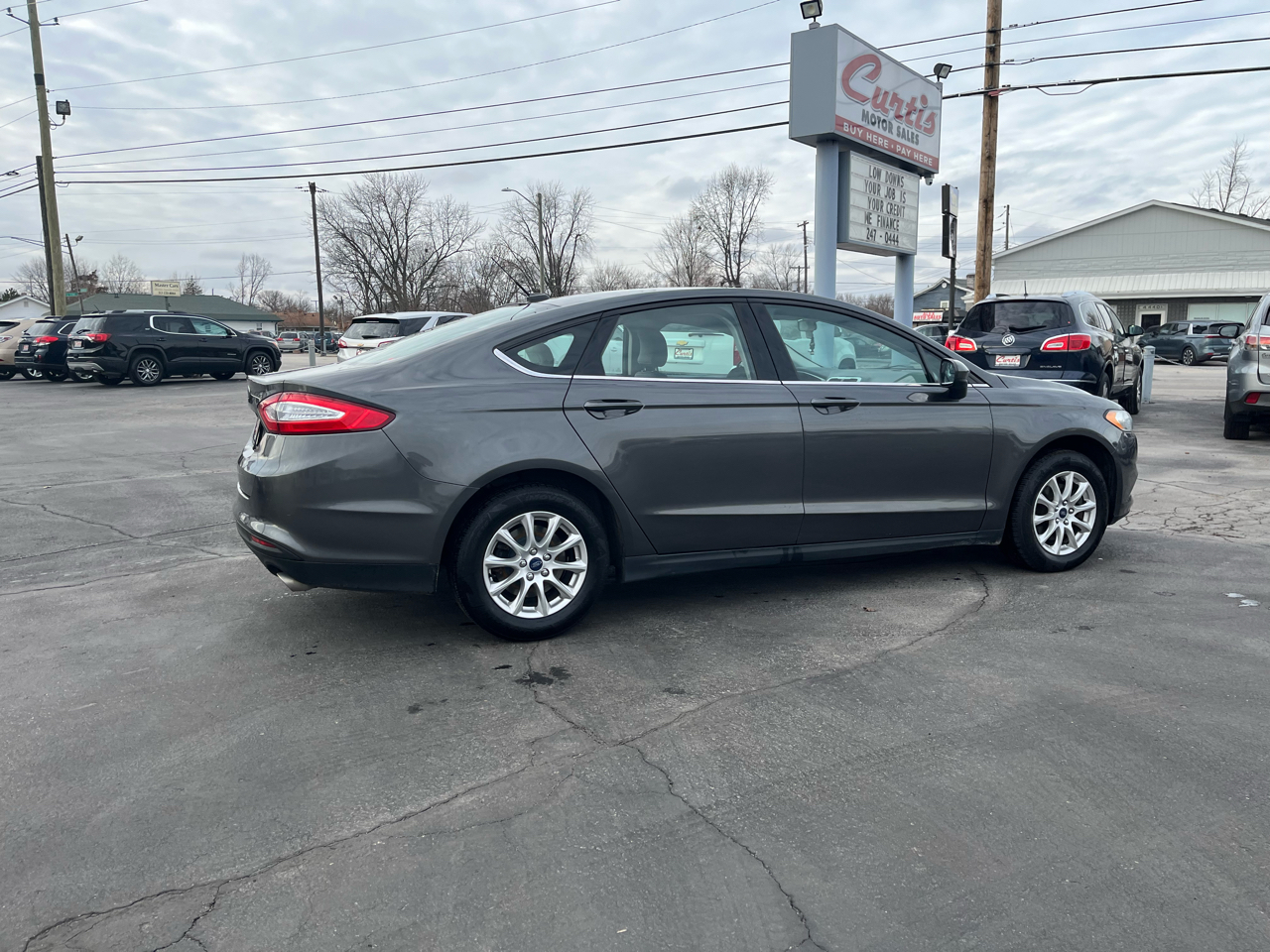 Ford Fusion S 2016