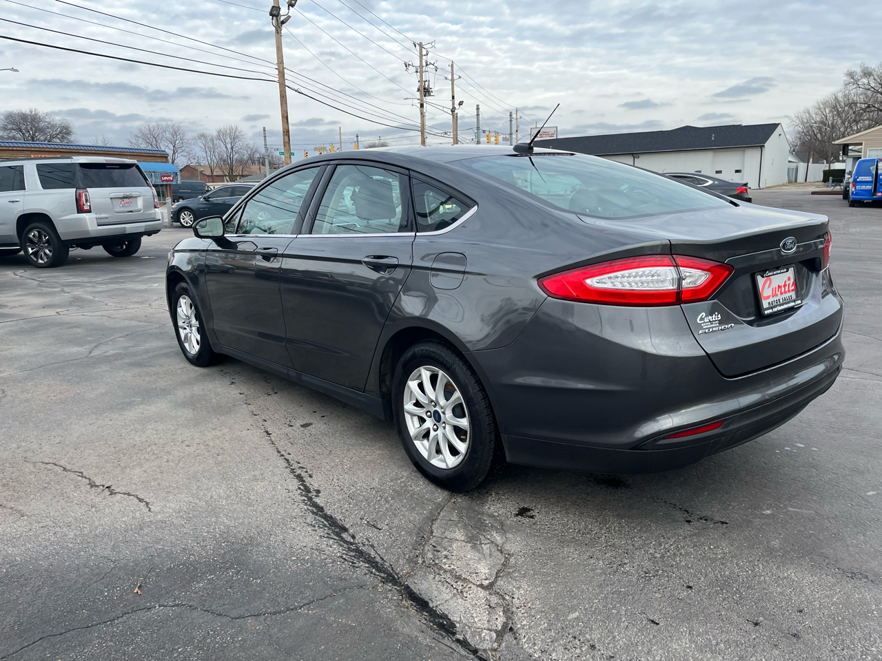 Ford Fusion S 2016