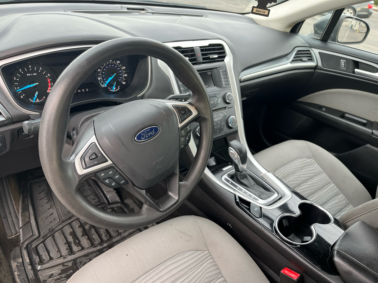 Ford Fusion S 2016