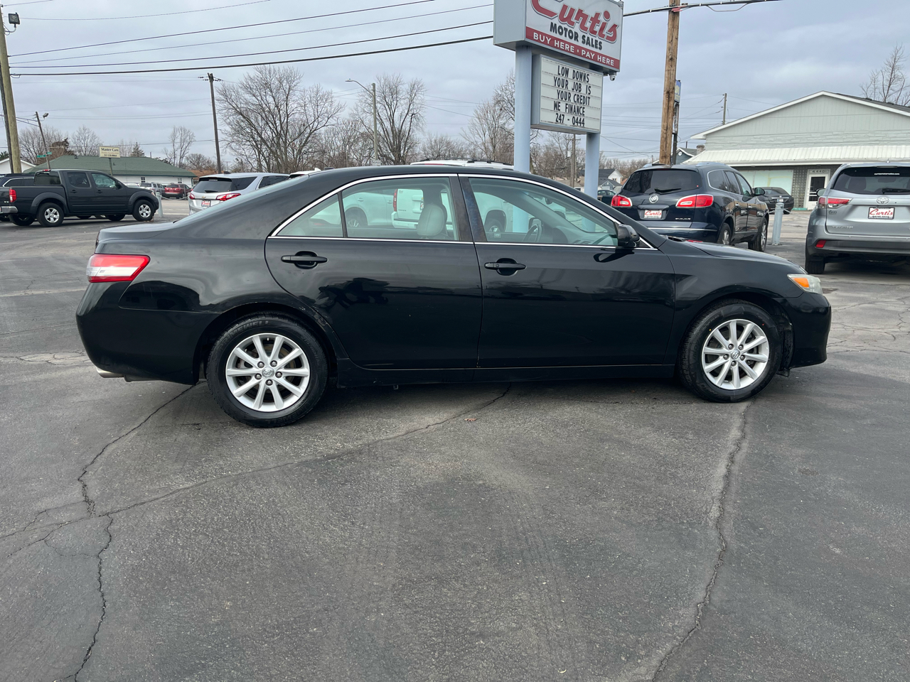 Toyota Camry Base 6-Spd AT 2011