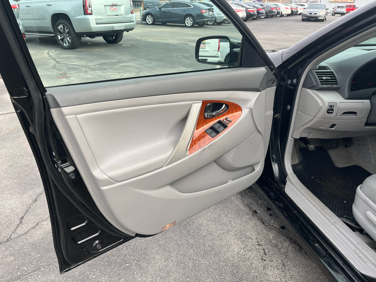 Toyota Camry Base 6-Spd AT 2011