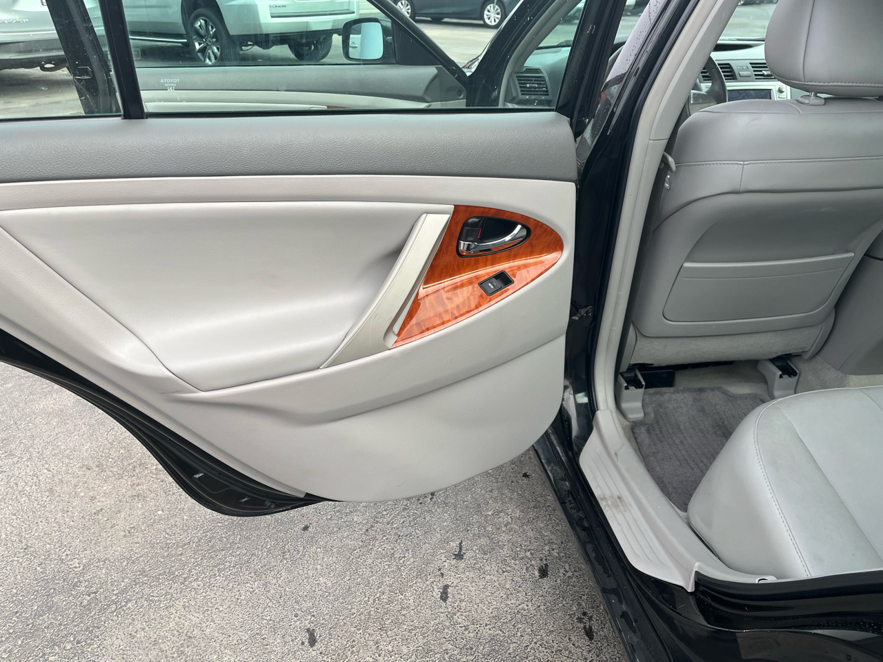 Toyota Camry Base 6-Spd AT 2011