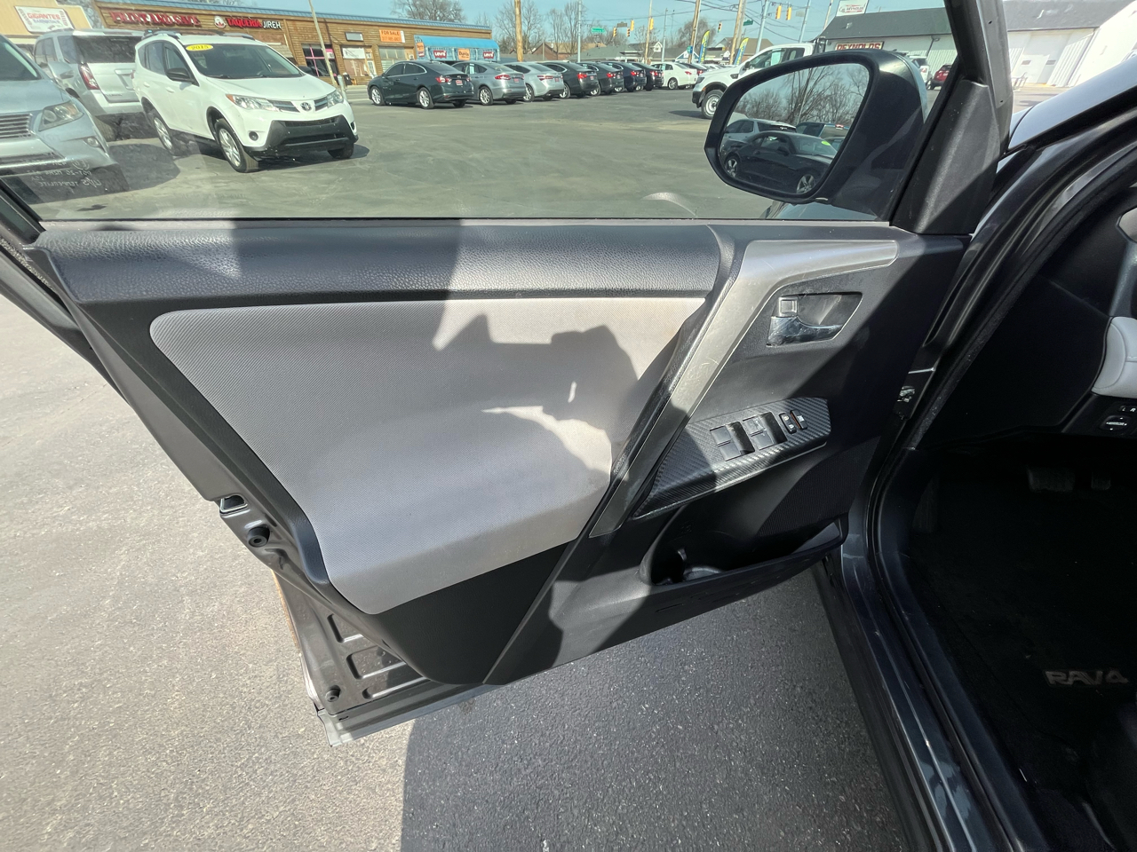 Toyota RAV4 XLE FWD 2014