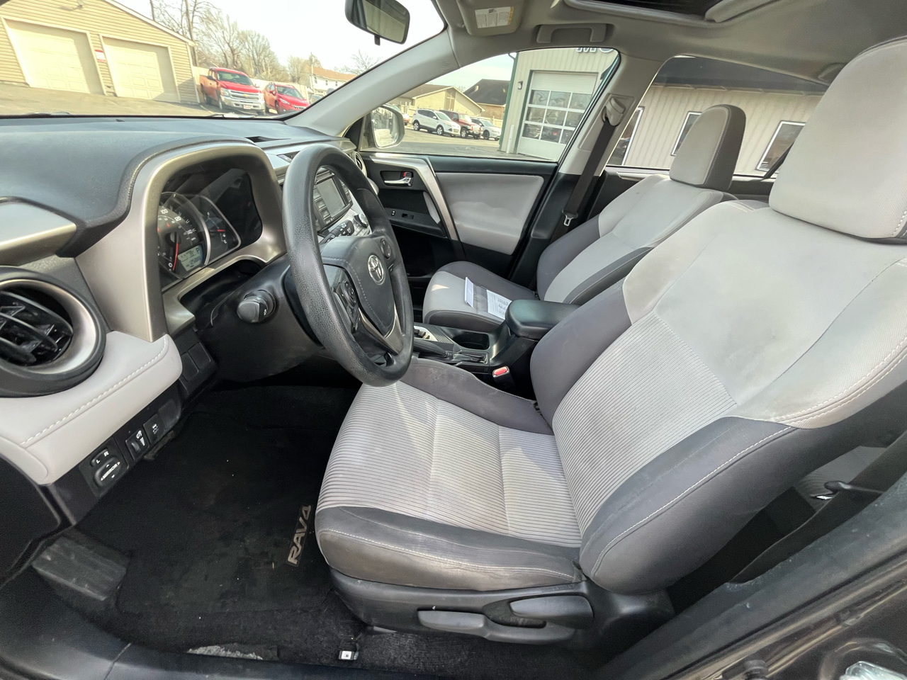 Toyota RAV4 XLE FWD 2014