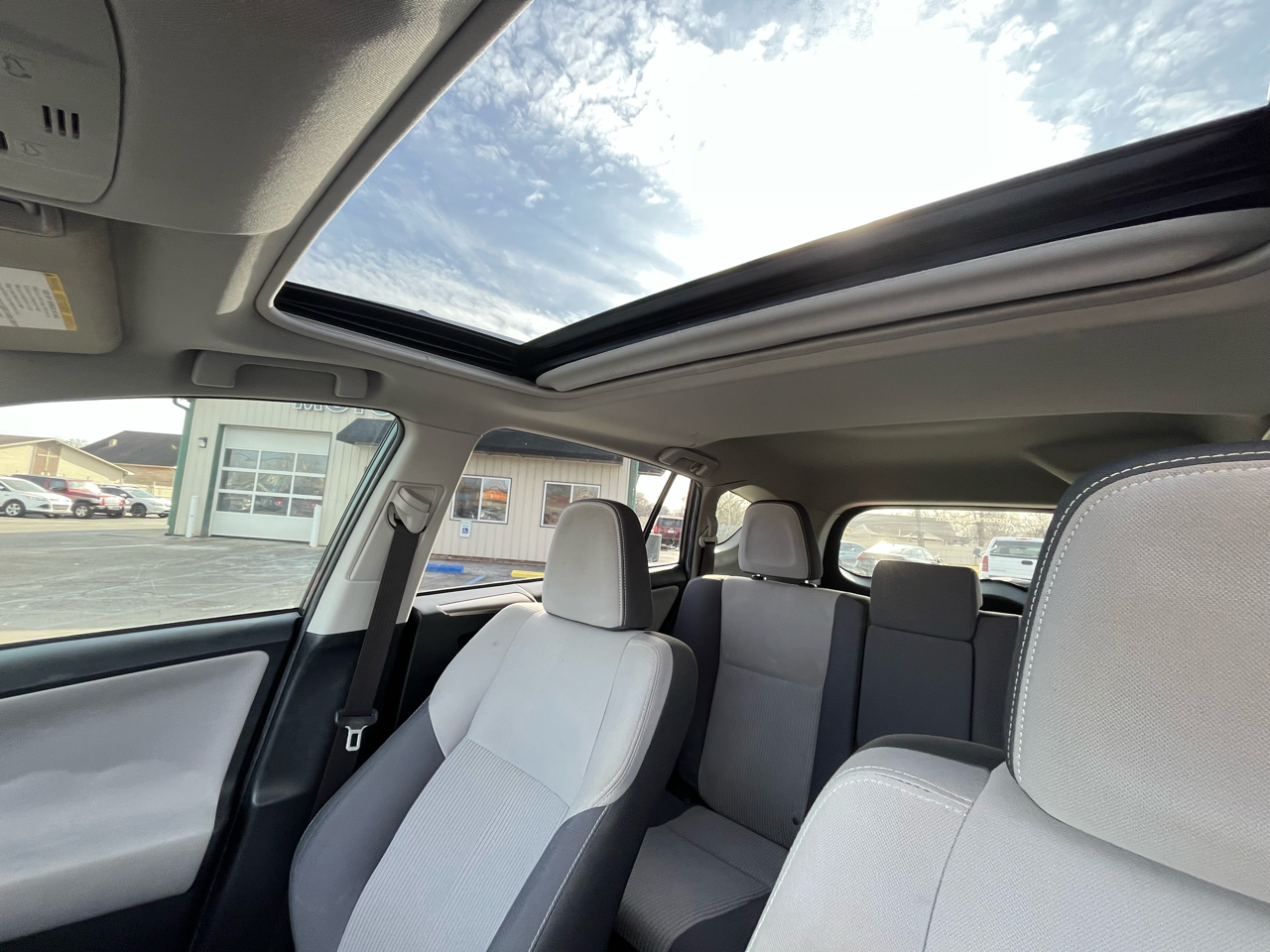 Toyota RAV4 XLE FWD 2014