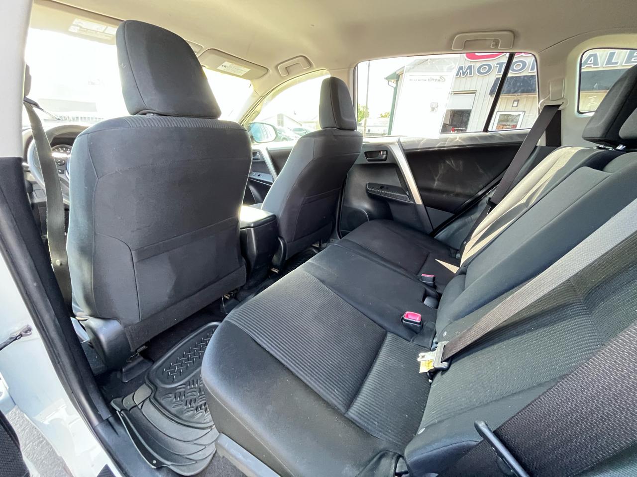 Toyota RAV4 LE FWD 2015