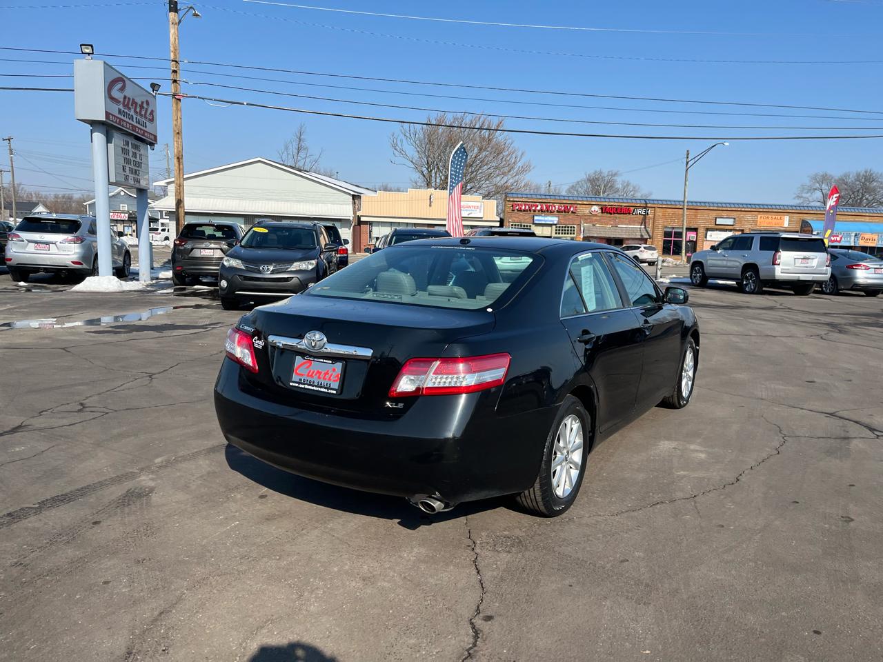 Toyota Camry Base 6-Spd AT 2011