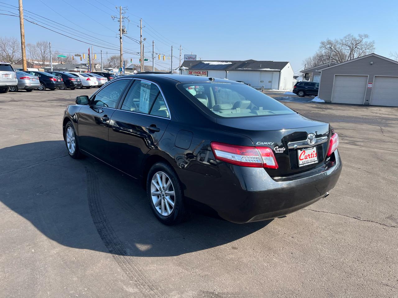 Toyota Camry Base 6-Spd AT 2011