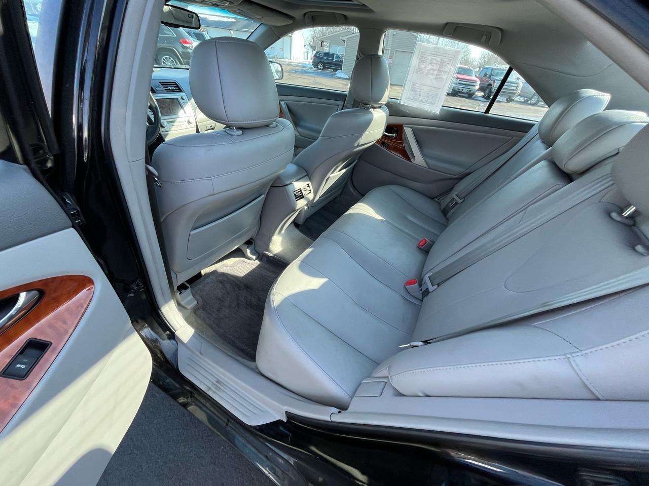 Toyota Camry Base 6-Spd AT 2011