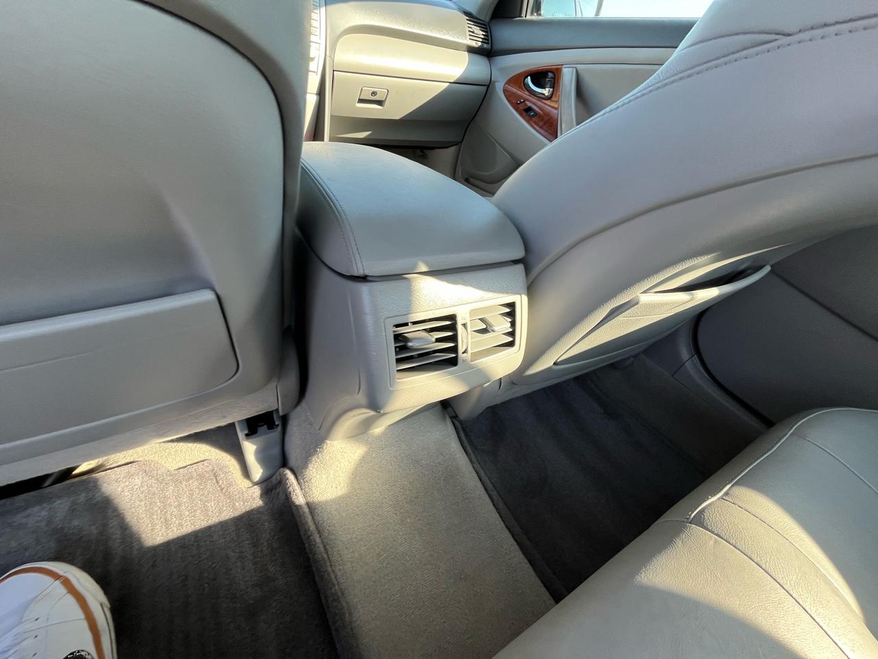 Toyota Camry Base 6-Spd AT 2011