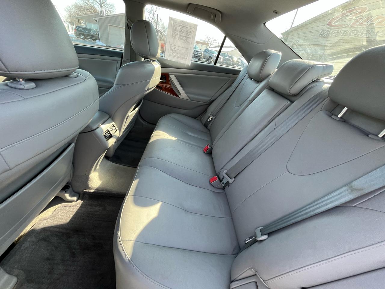 Toyota Camry Base 6-Spd AT 2011