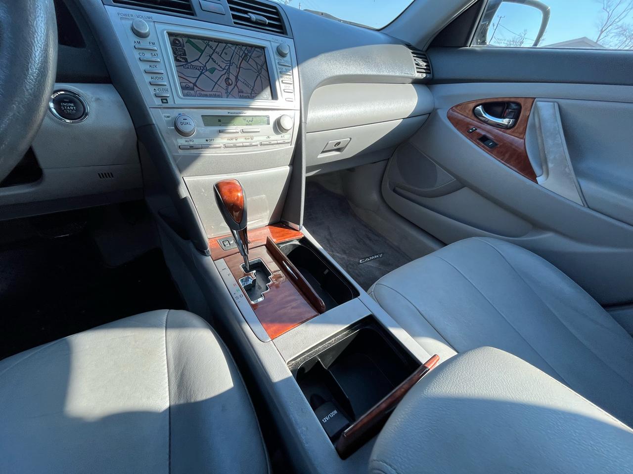 Toyota Camry Base 6-Spd AT 2011