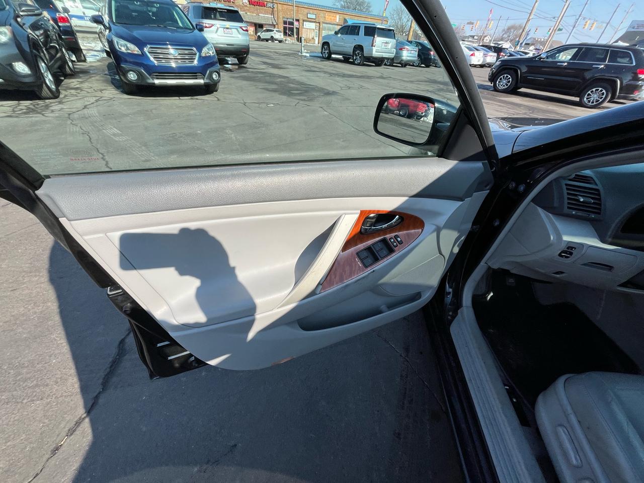 Toyota Camry Base 6-Spd AT 2011